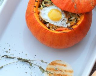 Тыква, фаршированная диким рисом