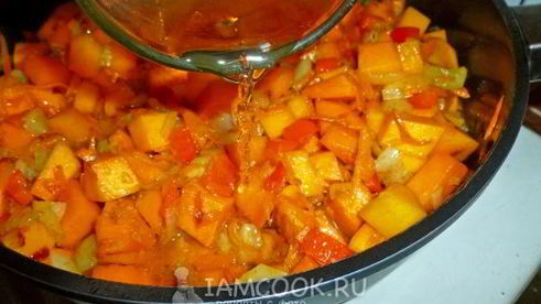 тыква, тушенная со сладким перцем