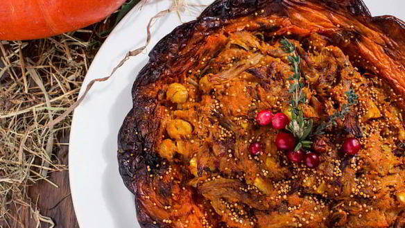 Рецепт Тыква запеченная с каштанами, индейкой, карри, нутом и семенами горчицы