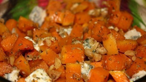 Рецепт Тыква запеченная с орехами и сыром Дор блю