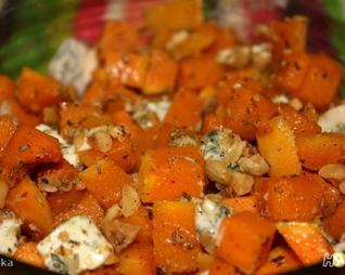 Тыква запеченная с орехами и сыром Дор блю