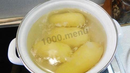 запеченная картошка с чесноком, сливочным маслом и укропом в духовке