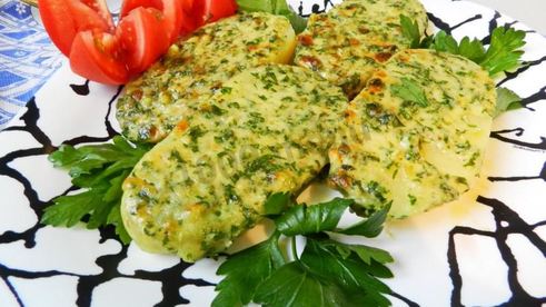 запеченная картошка с чесноком, сливочным маслом и укропом в духовке