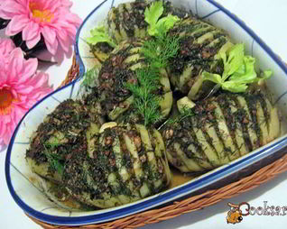 Запеченный картофель, фаршированный грибами и зеленью