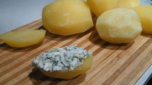 запеченный картофель под сырной корочкой