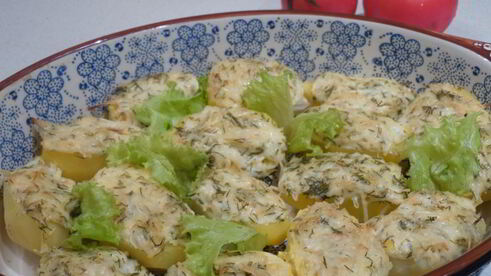 запеченный картофель под сырной корочкой