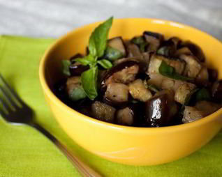 Запеченные баклажаны с базиликом