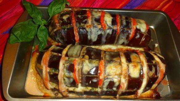 Рецепт Запеченные баклажаны с моцареллой, томатами и соусом песто