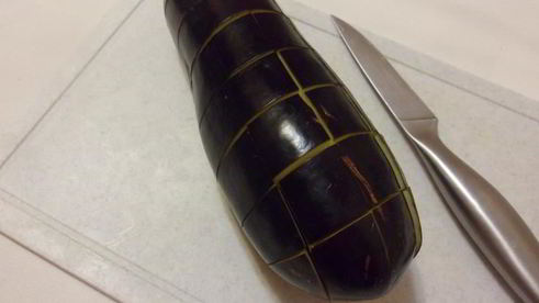 запеченные баклажаны с моцареллой, томатами и соусом песто