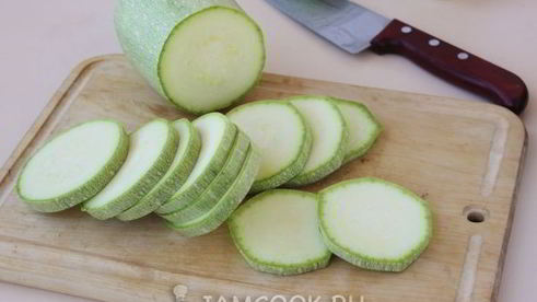 жареные кабачки с яйцом