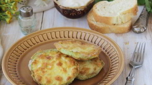 жареные кабачки с яйцом