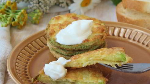 жареные кабачки с яйцом