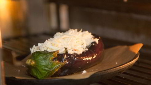 баклажаны с куриной печенью и овощами