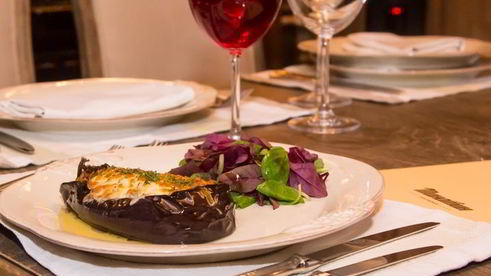 баклажаны с куриной печенью и овощами