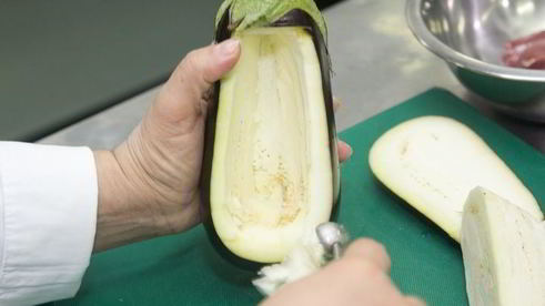 баклажаны с куриной печенью и овощами