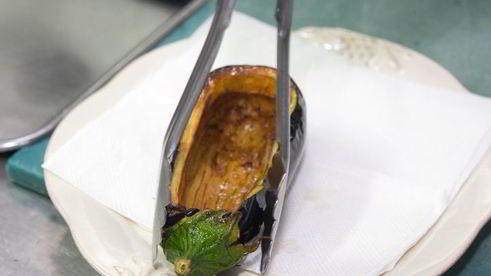 баклажаны с куриной печенью и овощами