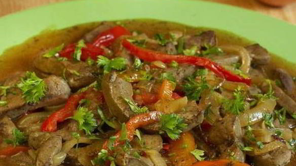 Рецепт Говяжья печень по-домашнему с луком и перцем