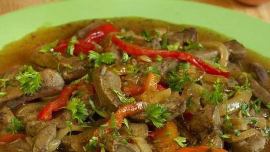 Рецепт говяжья печень по-домашнему с луком и перцем