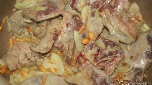 индюшиная печень с овощами в сметанном соусе в мультиварке