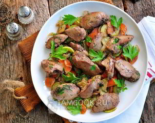 Куриная печень с кабачками