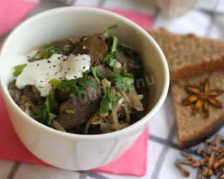 Куриная печень с луком в мультиварке