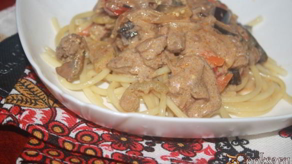 Рецепт Куриная печень с овощами в сметанном соусе
