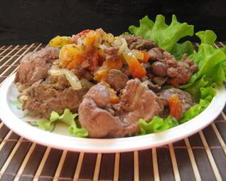 Куриная печень с овощами