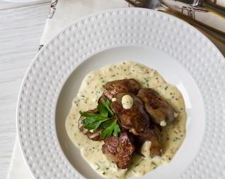 Куриная печень со сливочно-горчичным соусом