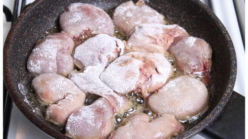 куриная печень тушеная с ревенем