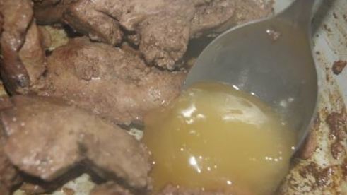 куриная печень в медовом соусе со шпинатом