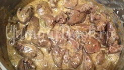 куриная печень в портвейне и сметане