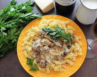 Куриная печень в соусе Морне