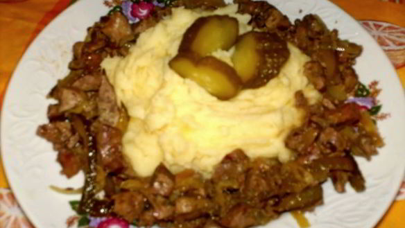 Рецепт Куриная печень, жареная с маринованными огурцами