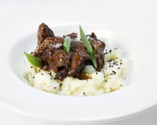 Куриная печенка в соусе терияки с имбирным пюре