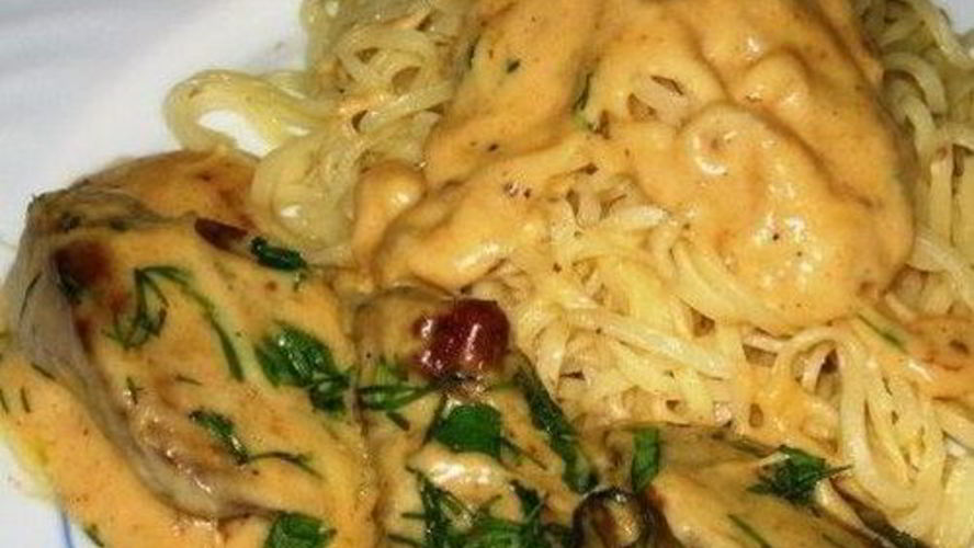 Рецепт нежная печень в сырном соусе