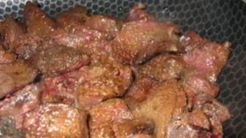 печень говяжья, тушенная в сметане