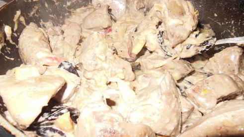 печень индюшки с яблоками и черносливом