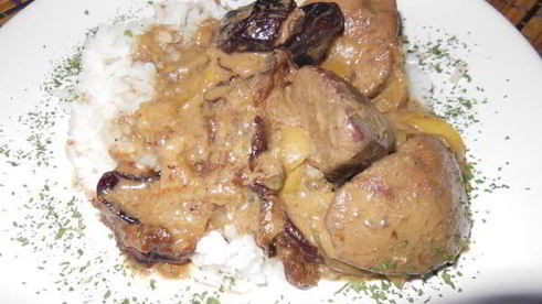 печень индюшки с яблоками и черносливом