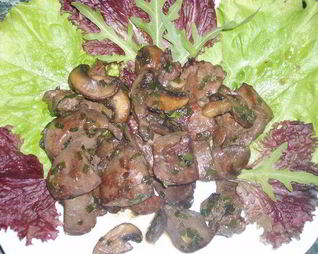 Печень кролика под грибным соусом