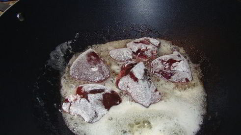 печень птицы в ягодном соусе