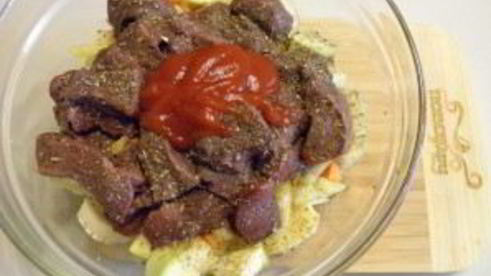 печень с овощами в духовке