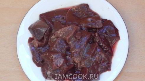 печень свиная жареная с луком и морковью