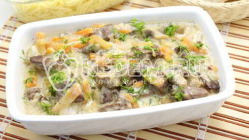 печень тушеная с грибами