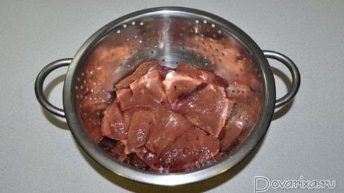 печень в томатном соусе с черносливом