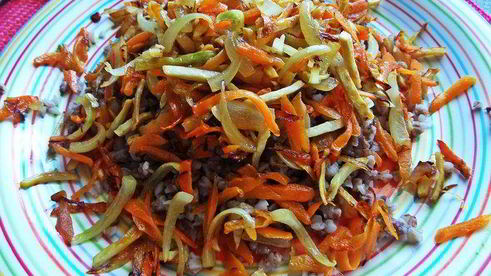 печенка с овощами и гречкой