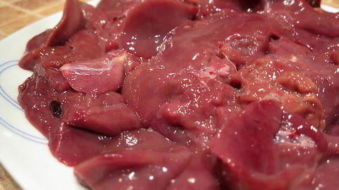 тушеная куриная печень с яблоками