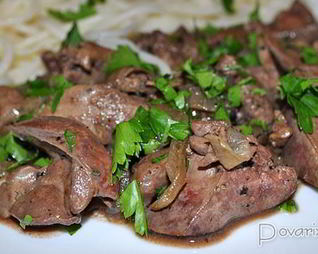 Жареная куриная печень с луком