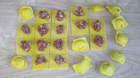 пельмени разноцветные