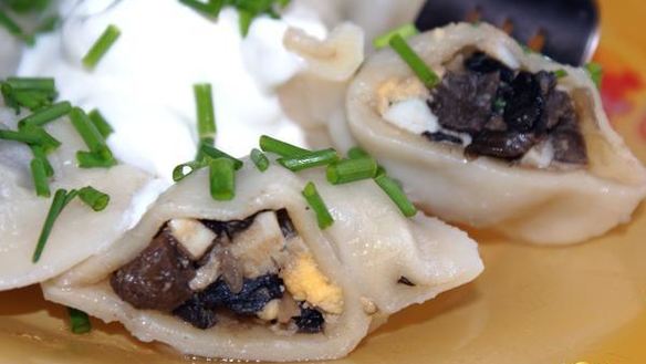 Рецепт Пельмени с сухими грибами и яйцом