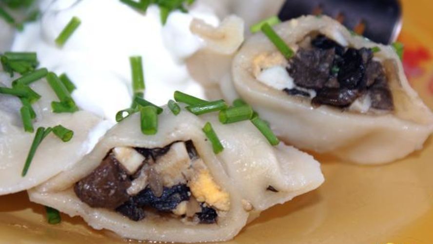 Рецепт пельмени с сухими грибами и яйцом